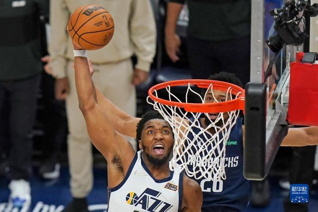 利拉德41分雄鹿逆转胜快船 森林里险胜开拓者